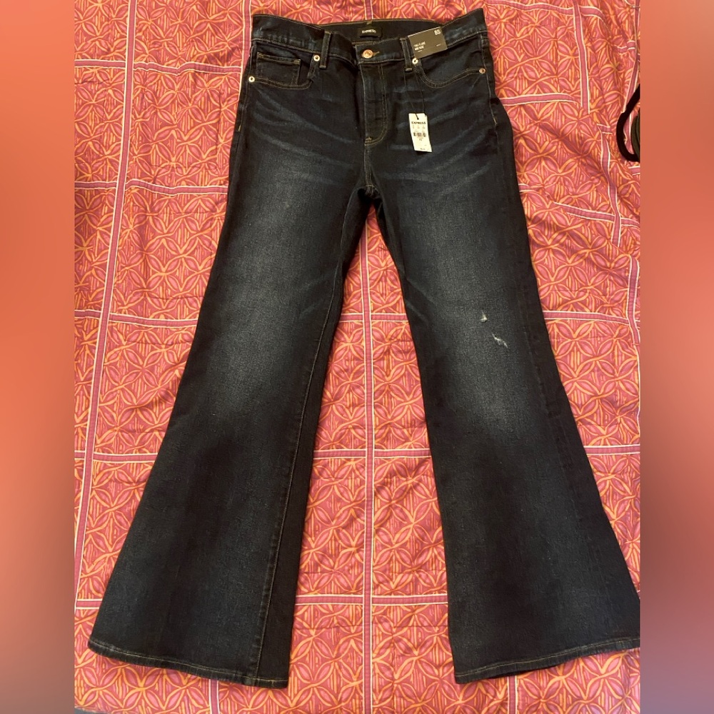 NWT 8 short ‘70s Flare Mid Rise Dark Wash Jeans